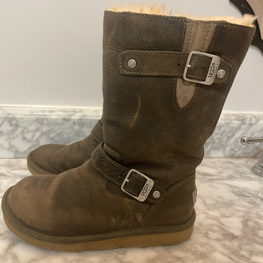 UGG AUS KENSINGTON Leather Sheepskin Brown Harness Biker Boot 5678 Women 6
